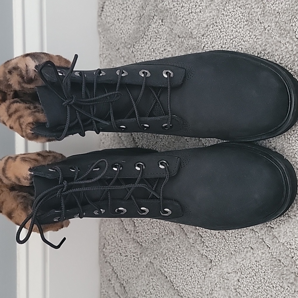 NWOT Womens Timberland Kinsley 6" Black Lace-Up Boots with Faux Fur Trim - Picture 2 of 4